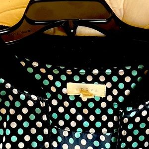 This is a popping girl making a statement!